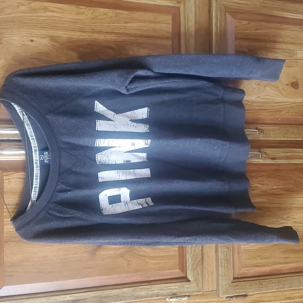 Victoria Secret crewneck* 🍀 3/$10!